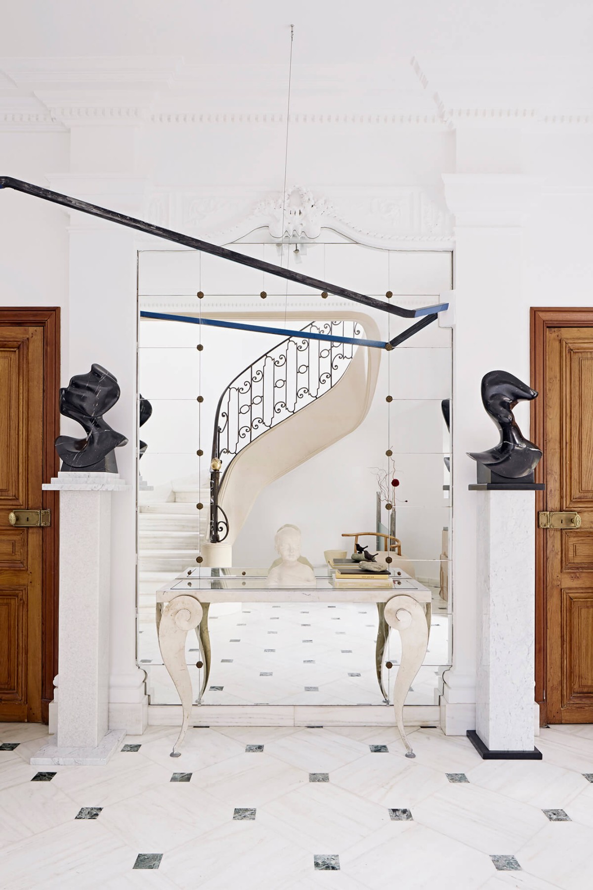 rafael-de-cardenas-montaigne-residence-3