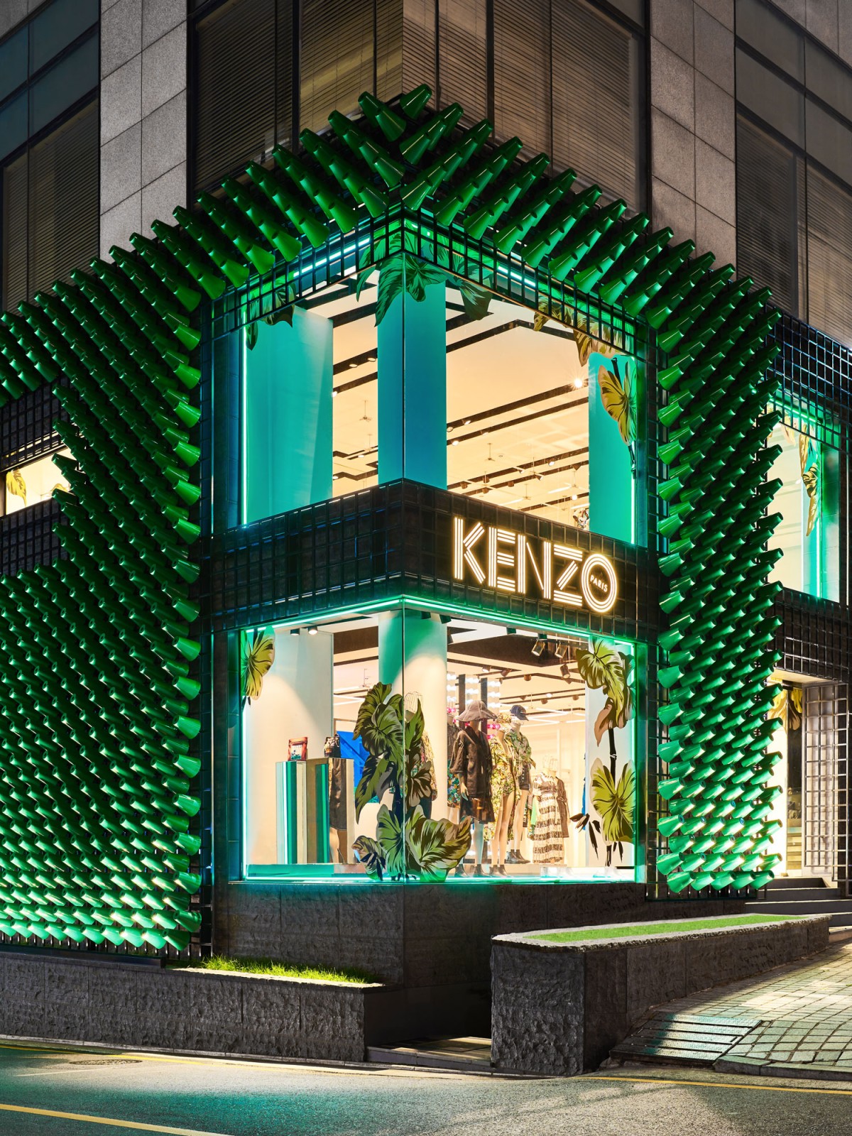 rafael-de-cardenas-kenzo-flagship-seoul-night-1
